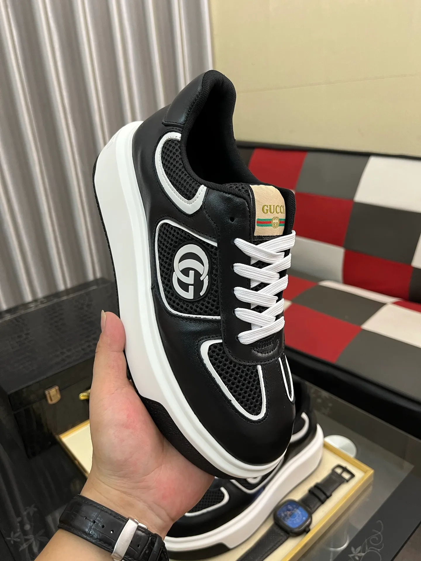 Men's Men's Shoes 💰458⌚️⌚️ [Gucci·Gucci] Original quality. ~ Unique modern style sneakers. 🏃A must-have casual shoe for trendy men😍😍 Original brand imported from Italy, imported original leather, sheep lining (refuses to discolor and grind feet) Sole: Original sole provided by the original factory, French lazy style design ⚠️Fit to the feet, original quality, super comfortable original sole. Just like shooting the real thing 🎬The real thing is better Code number: 38-442️⃣Colors available